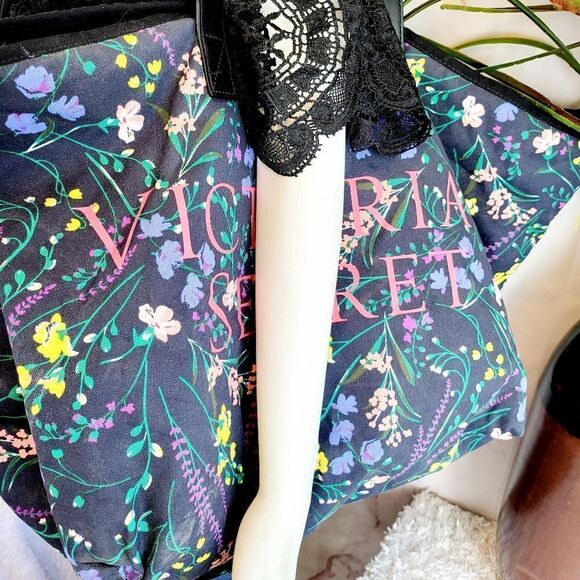 PINK Victoria's Secret floral canvas weekender bag - Picture 3 of 9